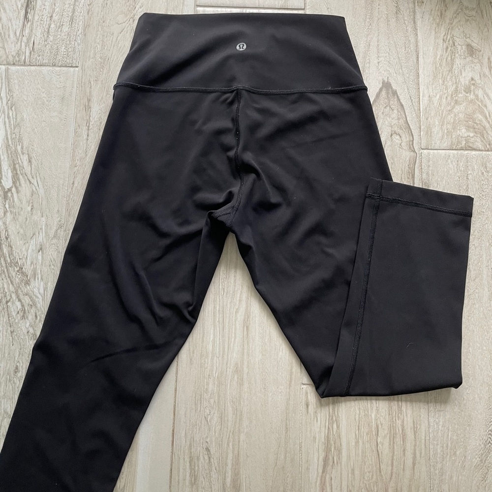 Lululemon Wunder Under Crops. Luxtreme Size 6